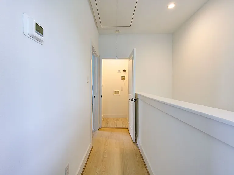 2310 Reinerman St — Photo 40