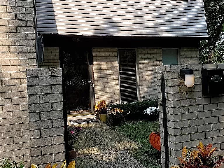 1st image of 55 Saint Andrews Ct