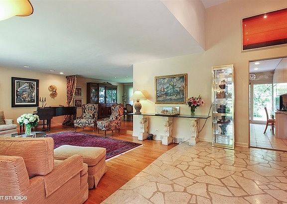 3rd image of 6707 N Keeler Ave