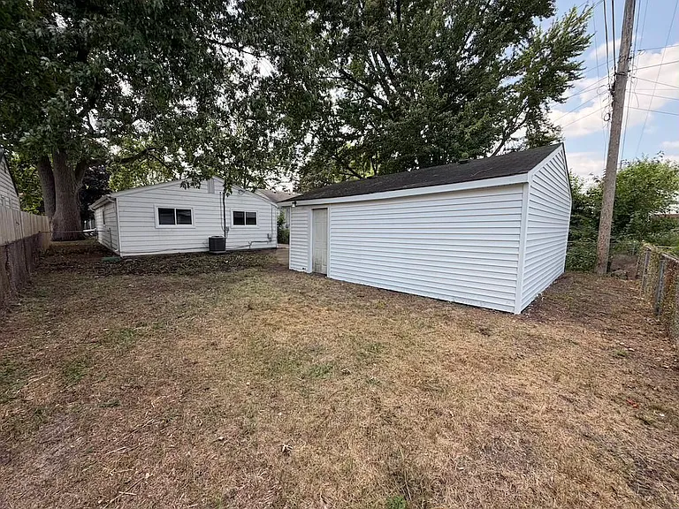 1961 Goulson Ave — Photo 21
