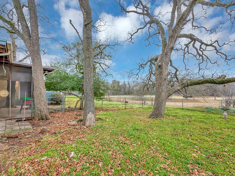 410 Shady Ln — Photo 27