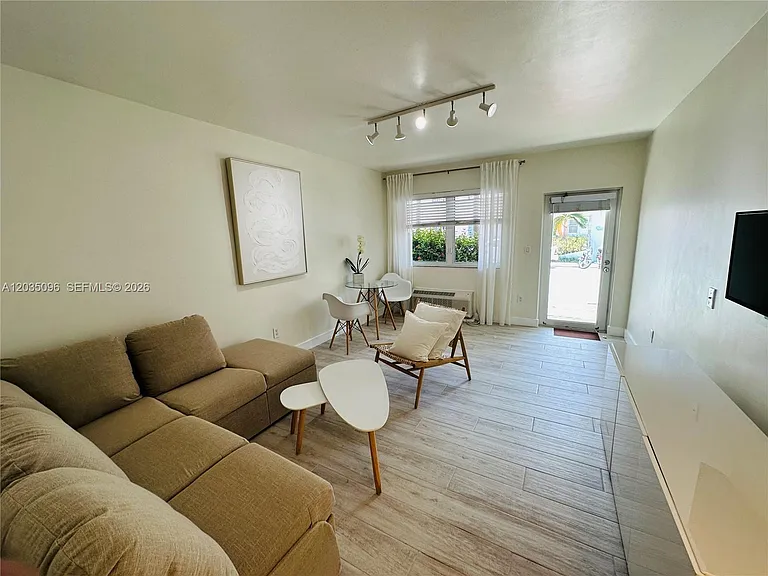 745 13th St #6 — Photo 7