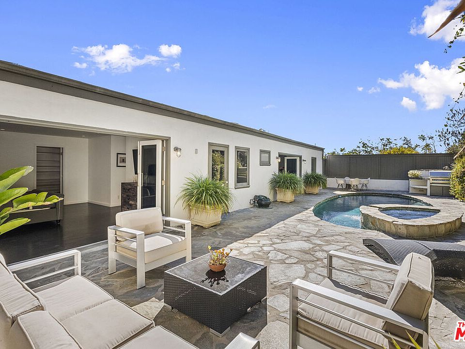 1st image of 1523 1/2 N Doheny Dr