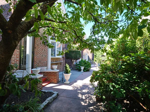 16 Colonial Gardens image 34 of 40