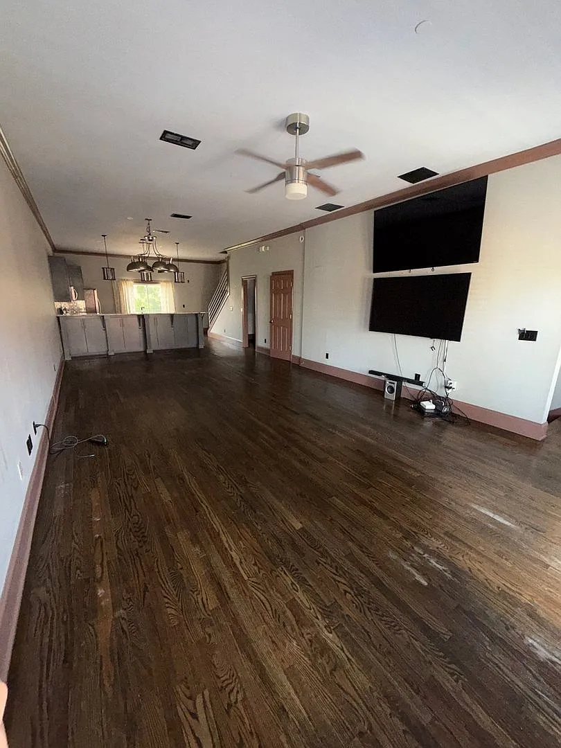 3 bedroom/3 bath Townhome with extra room/bedroom off of Gaines st. Available August 2027 ! — Photo 2