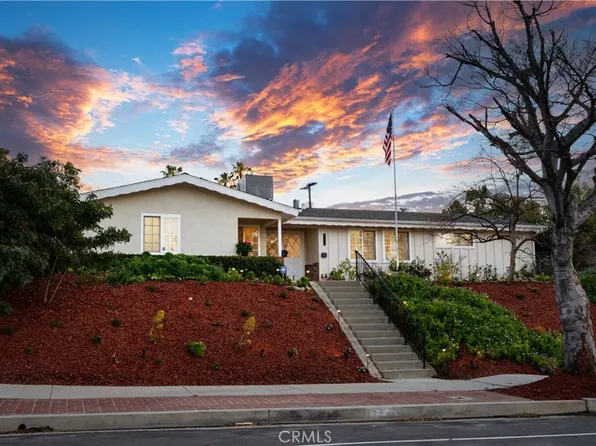 20624 Oxnard St, Woodland Hills, CA 91367
