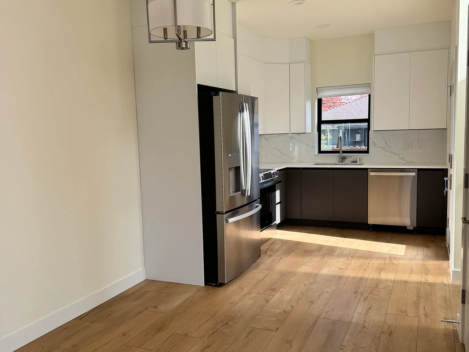 2 bed, 1.5 bath, 864 sqft, $3,300 — Photo 3