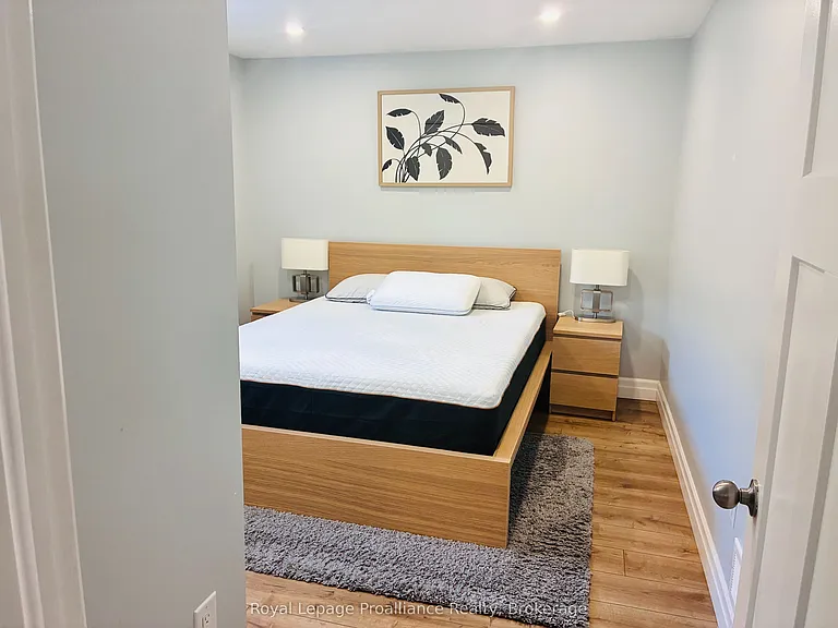 48 Mercedes Dr — Photo 34