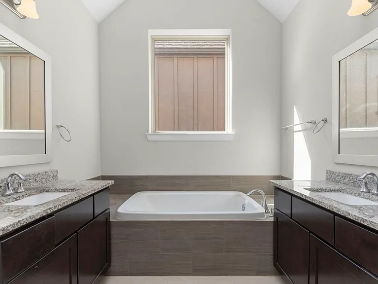 1800 Dennis St — Photo 13
