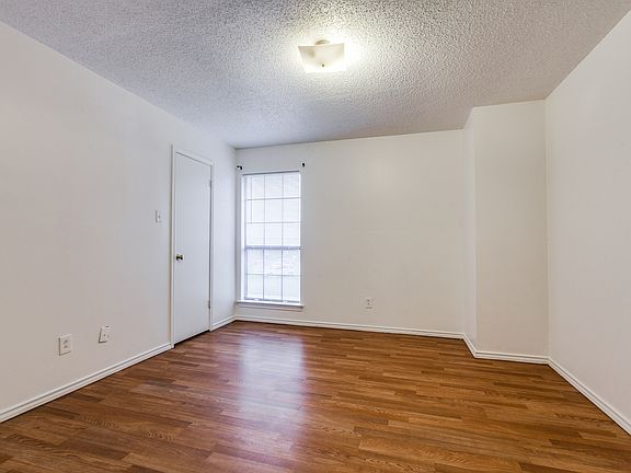 3rd image of 2814 Wimbledon Ct APT C