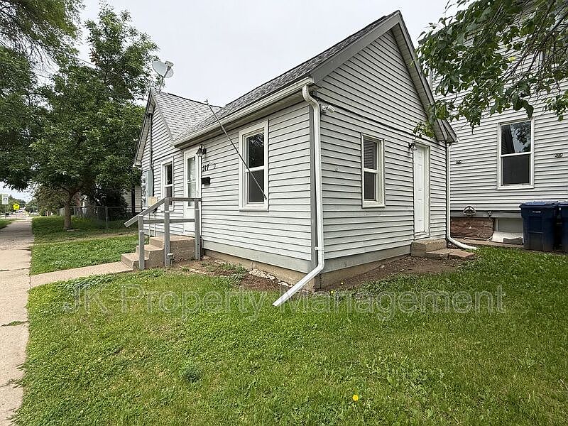 1st image of 517 13th St S
