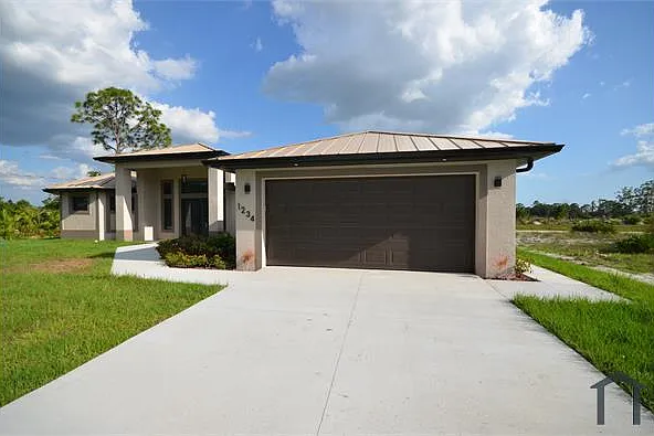 3 bed, 2601 sqft, $2,700 — Photo 1