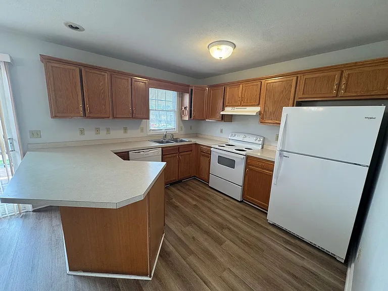 1058 Oriole Ln — Photo 6