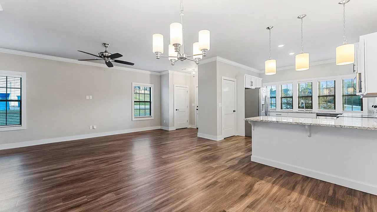 3 bed, 2.0 bath, 1723 sqft, $2,595 — Photo 4