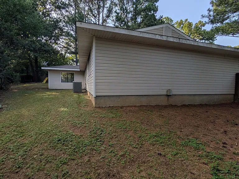 1605 Teresa Cir — Photo 47