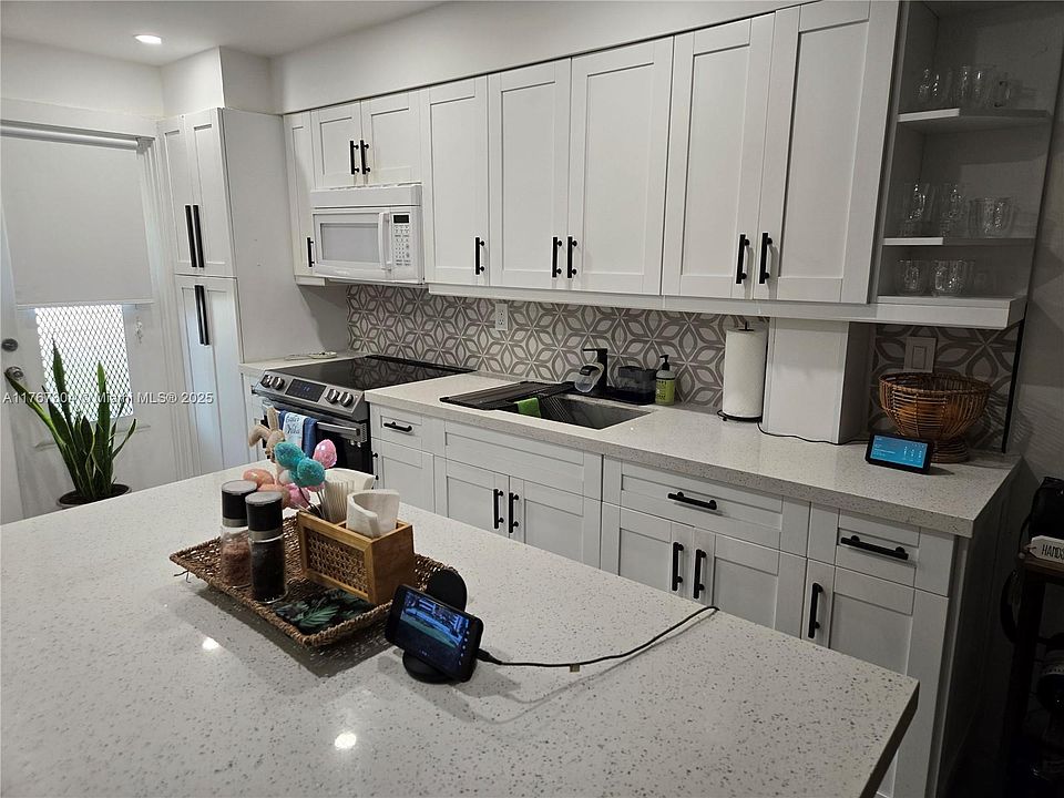 1st image of 1550 NE 191st St APT 107