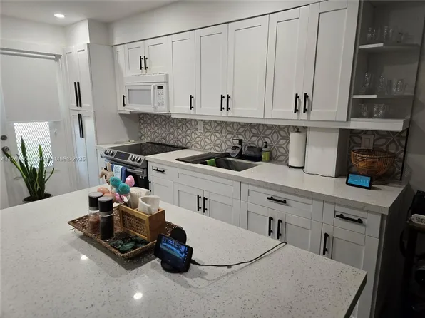 1550 NE 191st St APT 107, Miami, FL 33179