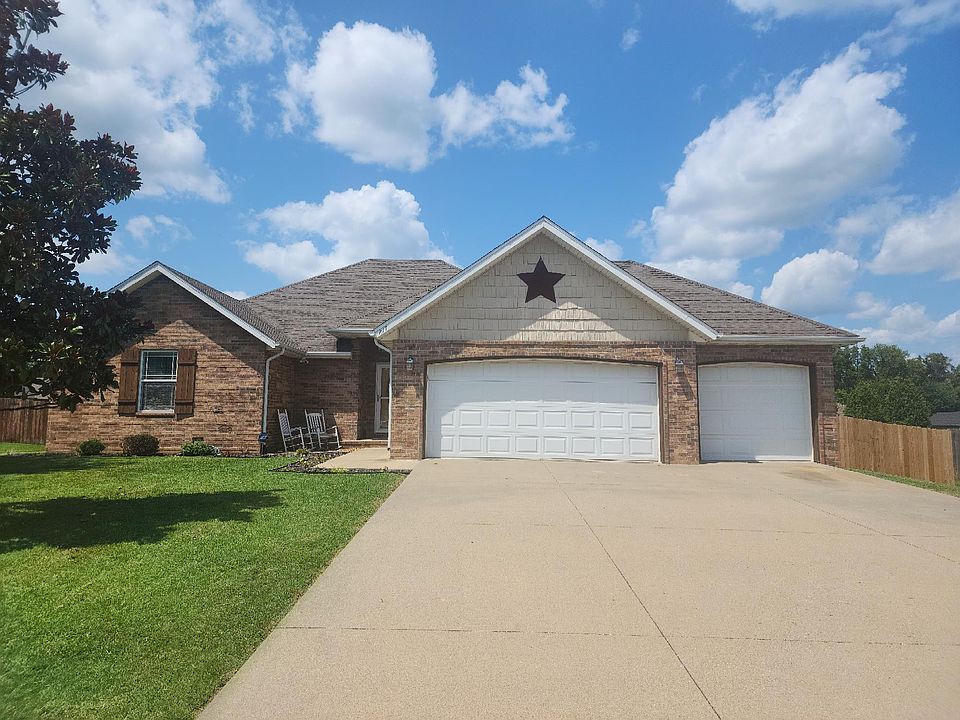 1st image of 217 W Pheasant Ln