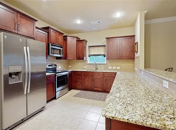 3rd image of 532 Lakewood Northshore Dr
