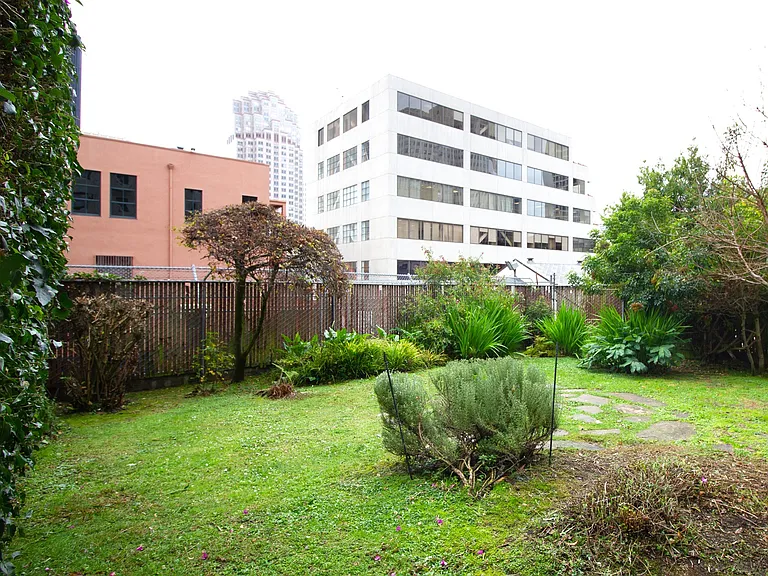 530 Stockton Street — Photo 9