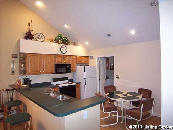 3rd image of 8202 Saint Andrews Village Dr