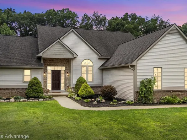8891 Dexter Gables Ln, Dexter, MI 48130