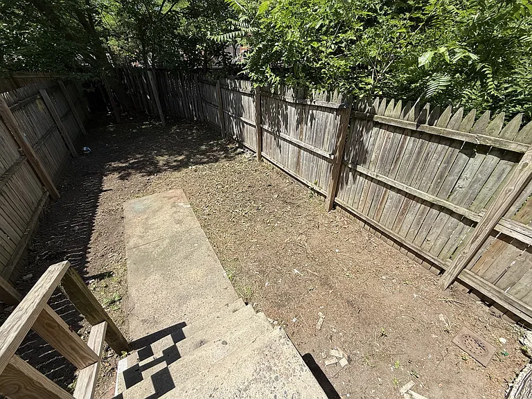 537 Newton Ave — Photo 17