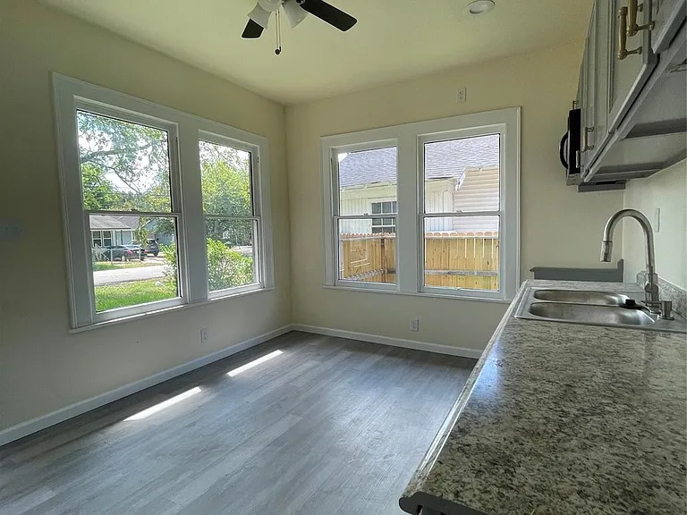 2119 Davis St — Photo 21
