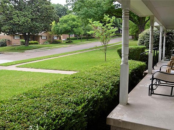 3rd image of 9625 Queenswood Ln