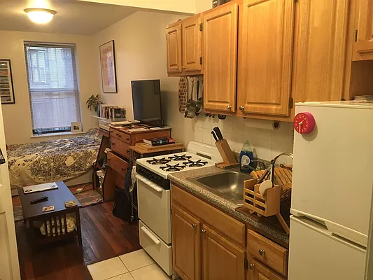 Rented by New York Realty | media 24