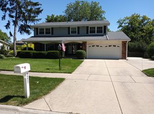 5S621 Ridgeview Ln, Naperville, IL 60540