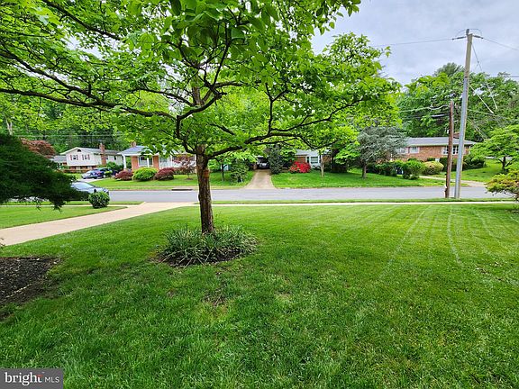3rd image of 8628 Regency Ct