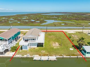 707 Pompano Dr, Freeport, TX 77541