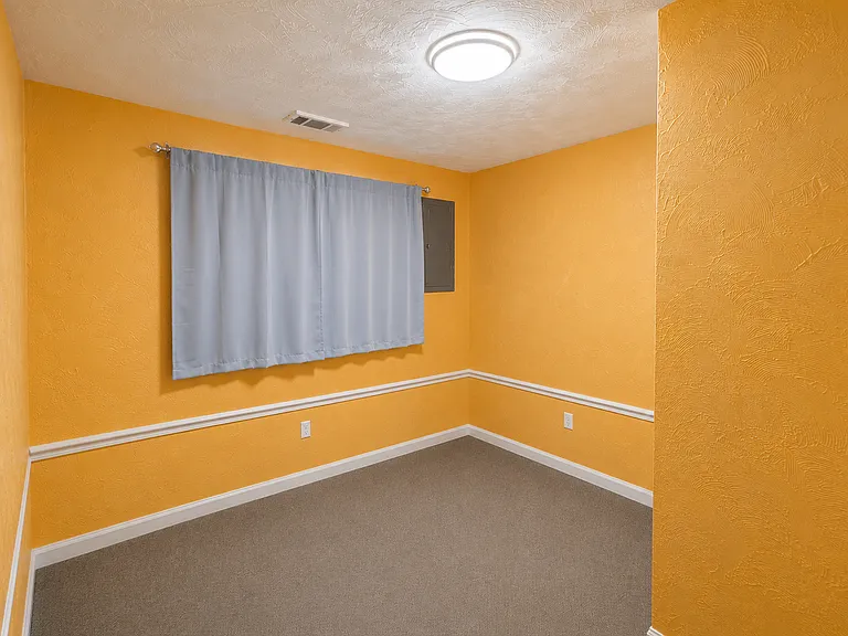 8121 Crabapple Ln — Photo 13