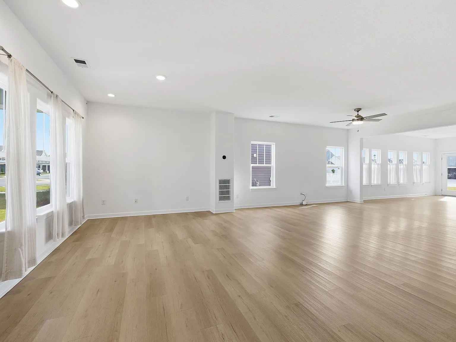Ryker Rd E 208 (DT) - 1 — Photo 4