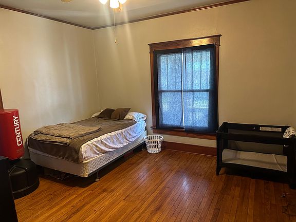 4th image of 1005 E Jefferson St