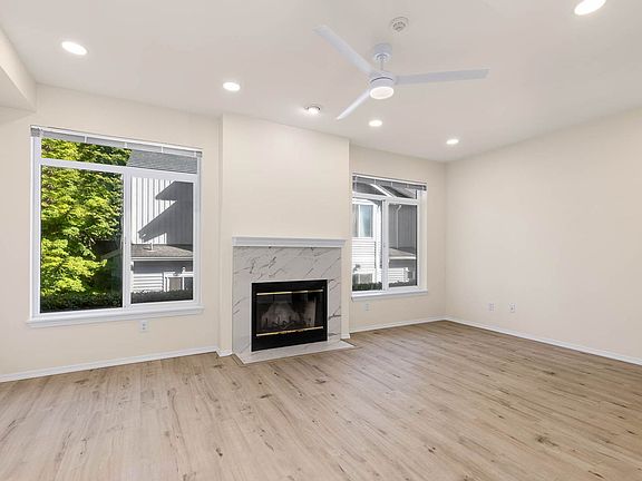 4th image of 9316 178th Pl NE Unit 2