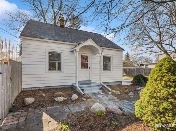3043 Byron Center Ave SW, Wyoming, MI 49519