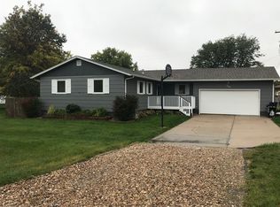 304 Circle Dr, Doniphan, NE 68832
