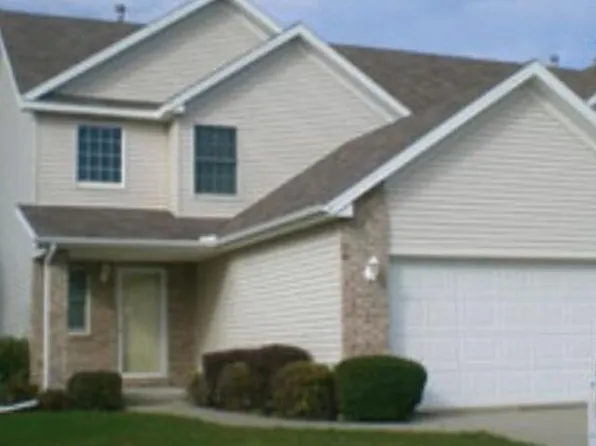 1906 Vladimir Dr, Bloomington, IL 61704