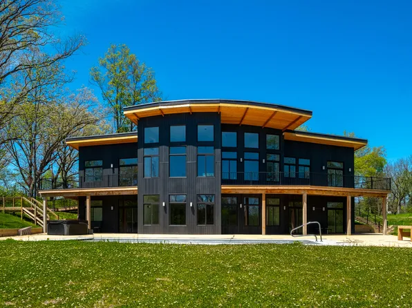 220 Robbins Rd, Valparaiso, IN 46385