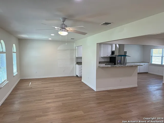 3 bed, 2.0 bath, 1748 sqft, $2,095 — Photo 3