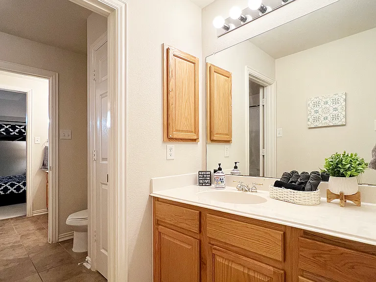 1110 Rushmore Dr — Photo 49
