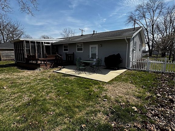 3rd image of 604 E Locust St