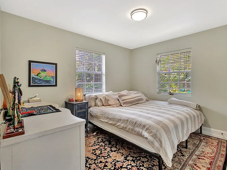 227 NE 12th St #2 — Photo 8