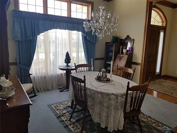 3rd image of 1002 Stonehedge Dr