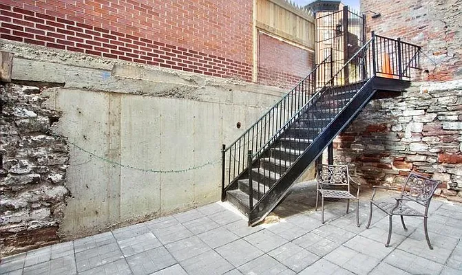 Rented by LJ Sloane Management | media 33