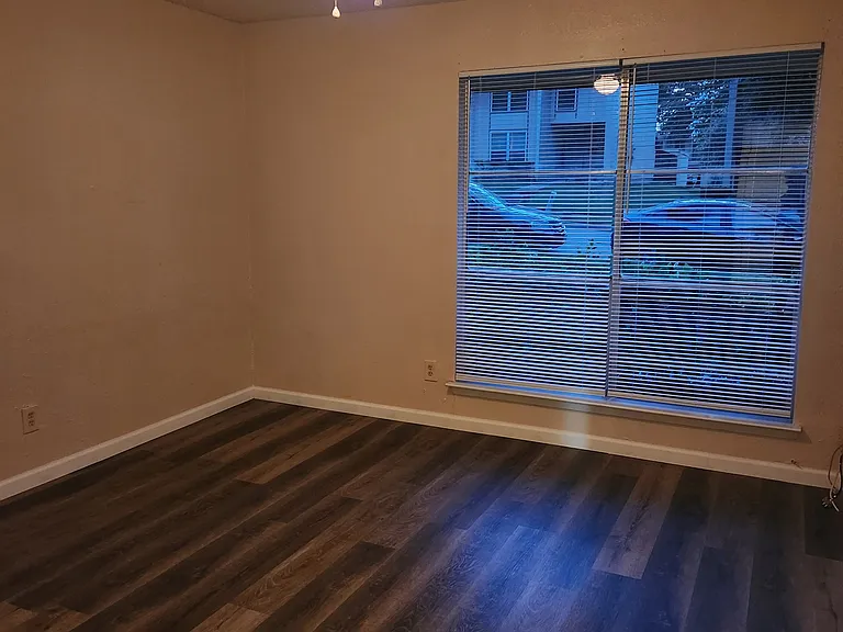 324 Valley Park Dr — Photo 8