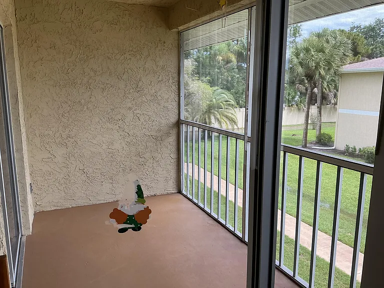 1550 SE Royal Green Cir — Photo 13