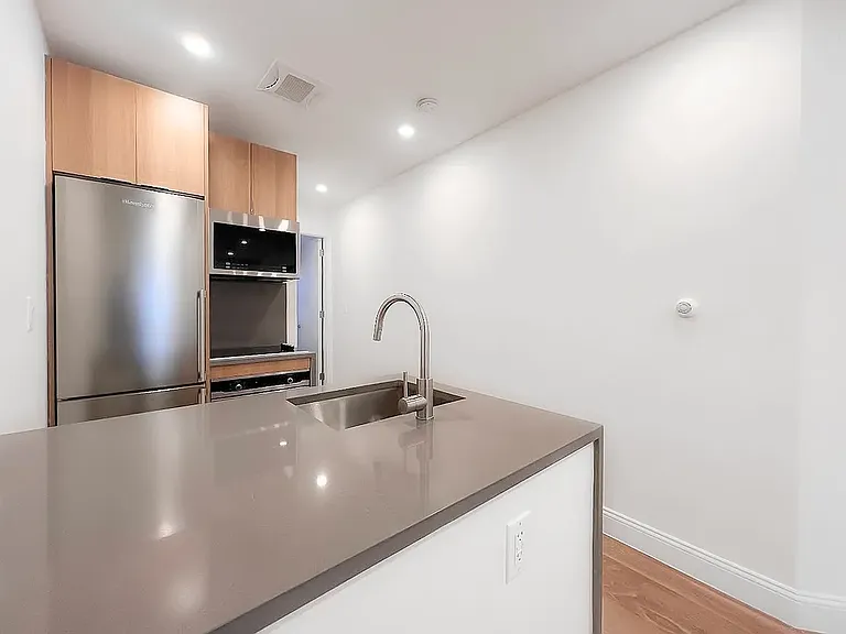 340 E 9th St #2 — Photo 7